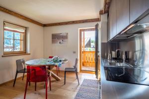 Dapur atau dapur kecil di Chalet Ines