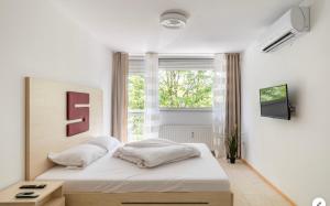 Posteľ alebo postele v izbe v ubytovaní Sinus Prémium Aparthotel Siófok