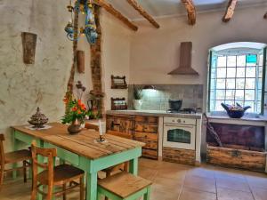 Dapur atau dapur kecil di Rustical villa - Terra Arhaica
