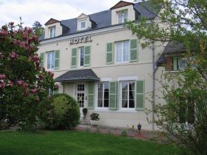 O grădină în afara Logis Hotel Villa Marjane
