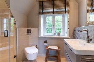 Ein Badezimmer in der Unterkunft Einzelhaus Boathouse Boathouse