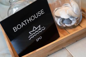 Ein Zertifikat, Auszeichnung, Logo oder anderes Dokument, das in der Unterkunft Einzelhaus Boathouse Boathouse ausgestellt ist