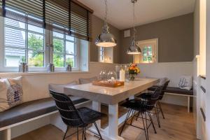 Ein Sitzbereich in der Unterkunft Einzelhaus Boathouse Boathouse