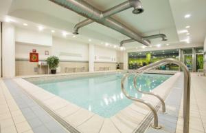 a large swimming pool in a large building at 46 VALE C'E' AL VILLAGGIO OLIMPICO di SESTRIERE in Sestriere