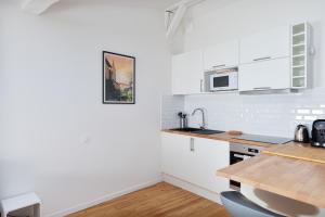Kuchyňa alebo kuchynka v ubytovaní Le Cosy Spa & Office au cœur de Toulouse + 4 fotografie
