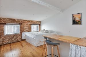 Posteľ alebo postele v izbe v ubytovaní Le Cosy Spa & Office au cœur de Toulouse