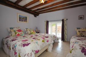 a bedroom with two beds and a window at La Boulonne in Festigny