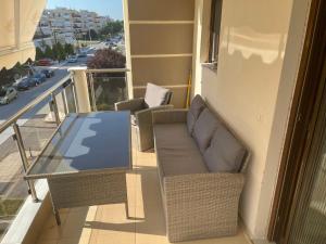 Balkón alebo terasa v ubytovaní LUXURY AND SUNNY APARTMENT 250 mts FROM THE BEACH!!