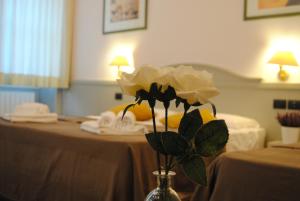 מיטה או מיטות בחדר ב-Hotel Camilla Firenze