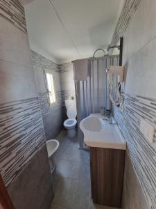 a bathroom with a sink and a toilet at B&B lapigna in Caltagirone