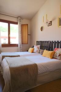 Postel nebo postele na pokoji v ubytování Naquela Castroviejo