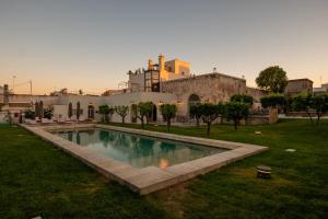Bazén v ubytování Nohasi Palace Lifestyle Hotel & SPA nebo v jeho okolí