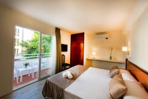 Posteľ alebo postele v izbe v ubytovaní IROCO HOSTAL