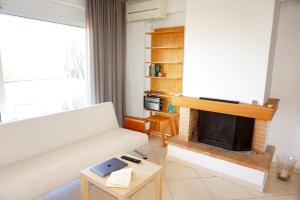 Posezení v ubytování Piraeus Bright Apt + 36 fotografií
