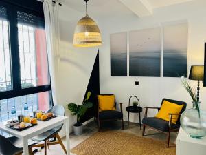 a living room with a table and chairs at COOL LOFTS ALAMEDA VALENCIA in Valencia