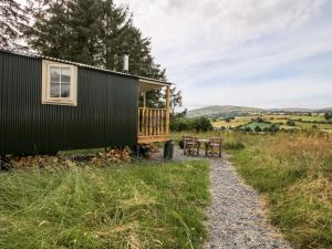 Gallery image of Shepherd's Hut at Retreat in Llanrhaeadr-ym-Mochnant