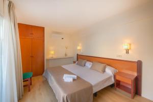 Posteľ alebo postele v izbe v ubytovaní IROCO HOSTAL