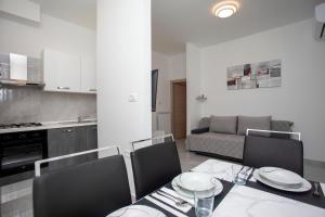 Kuchyň nebo kuchyňský kout v ubytování Apartmani Marica