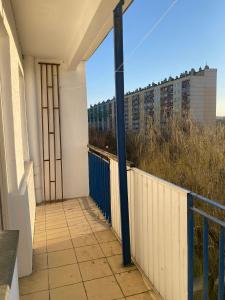 A balcony or terrace at pokoje do wynajęcia - Podwisłocze 24