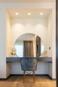 a dressing room with a chair and a mirror at GRAND PATELLI in Myrina