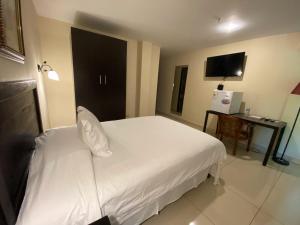Voodi või voodid majutusasutuse Hotel F Sur Inn toas +37 fotot