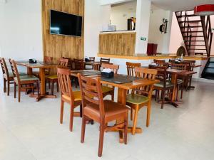 Um restaurante ou outro lugar para comer em Brisa da Costa Suites