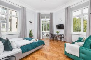 a living room with a bed and a couch at Traveler's Best Choice - Old Town Guesthouse in Kraków