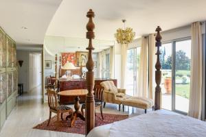 Gallery image of The baroque villa linked to modernity near Nîmes - by feelluxuryholidays in Nîmes
