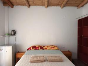 A bed or beds in a room at Bungalows Sol y Mar