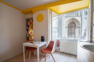 Χώρος καθιστικού στο SUPERLOGIS BLOIS-LE PITAYA- HYPERCENTRE STUDIO- Classé 3Etoiles