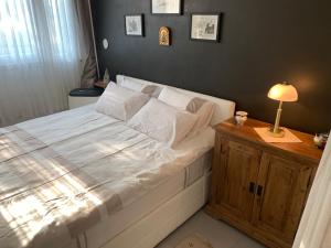 Postel nebo postele na pokoji v ubytování Schöne Ferienwohnung App. 36 mit Privatstrand