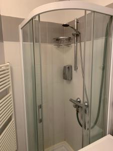 Koupelna v ubytování Schöne Ferienwohnung 36 ViraLago mit Privatstrand
