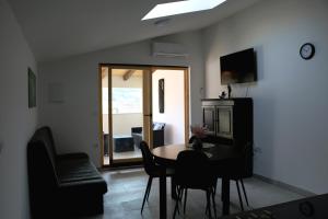 Kuchyň nebo kuchyňský kout v ubytování Apartment penthouse & apartment studio Franci