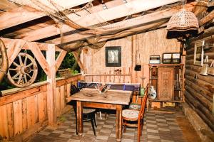 Restorāns vai citas vietas, kur ieturēt maltīti, naktsmītnē Idilliska Latgaliešu lauku māja ar melno pirti