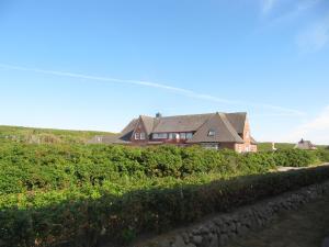 a house sitting on top of a hill at Lornsenhof App 6 in Westerland