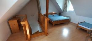 Säng eller sängar i ett rum på Horní Mísečky Apartmán E25 u sjezdovky, max 6 osob