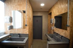 A bathroom at Bedway Athens Hostel