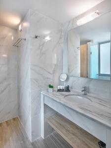 Ein Badezimmer in der Unterkunft Acropolis City Life BH