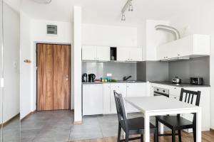 Kuchyňa alebo kuchynka v ubytovaní Wagonowa P&O Apartments