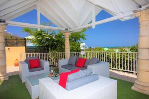 Balkón nebo terasa v ubytování Spacious Villa with Ocean and Mountain view-4 beds