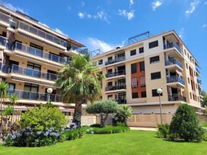 Vonkajšia záhrada v ubytovaní VistaMar beautiful apartment with amazing sea view Pineda de Mar
