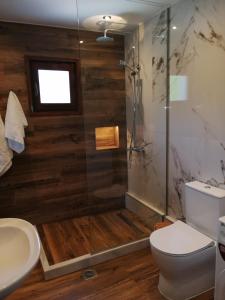 Kylpyhuone majoituspaikassa Areti Apartment