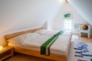 מיטה או מיטות בחדר ב-Ferienhaus Robier
