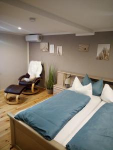 מיטה או מיטות בחדר ב-Ferienhaus Winfried