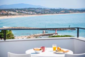 a table with a view of a beach and the ocean at Apartamentos Marvela in Lagos
