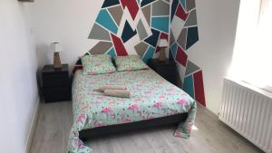 Łóżko lub łóżka w pokoju w obiekcie Bald'Home côté jardin
