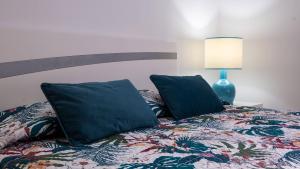 En eller flere senge i et værelse på Happy Home