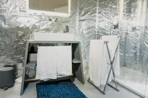 Ett badrum på Apartmány & Bistro 49