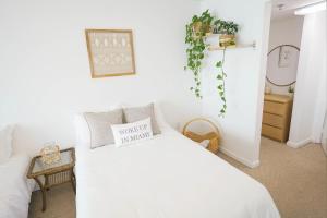Ένα ή περισσότερα κρεβάτια σε δωμάτιο στο 4 bed full condo in Miami with skyline & sea view +50 φωτογραφίες