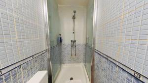 A bathroom at Apartamento Santa Leocadia